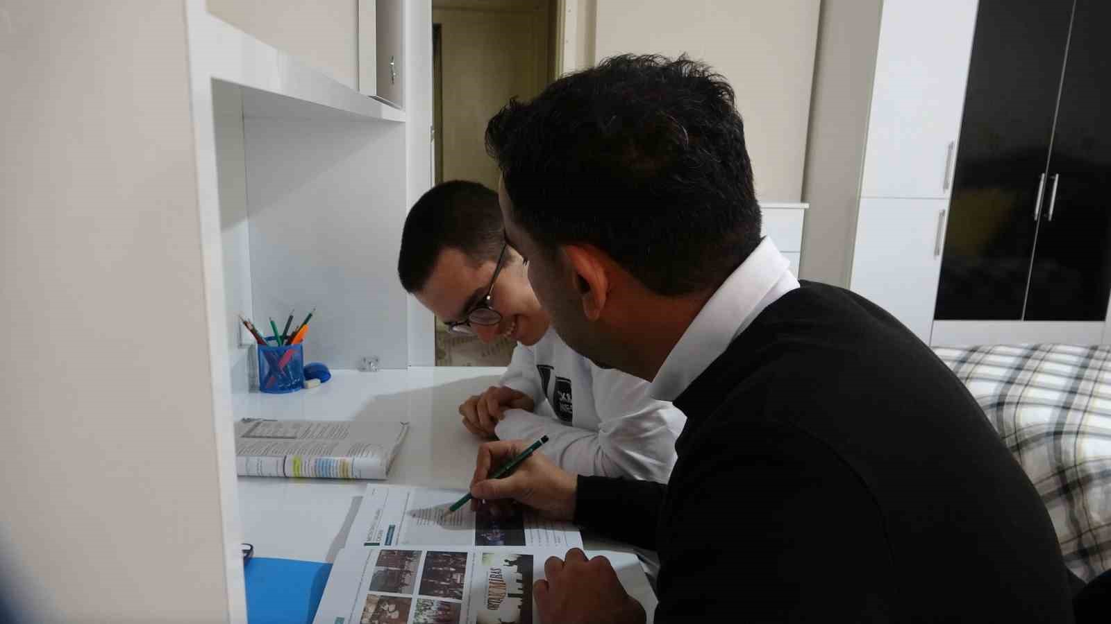 tuncelide 10 yildir evde egitimle hayata baglanan beranin azmi ilham veriyor 3 tPU19B6J