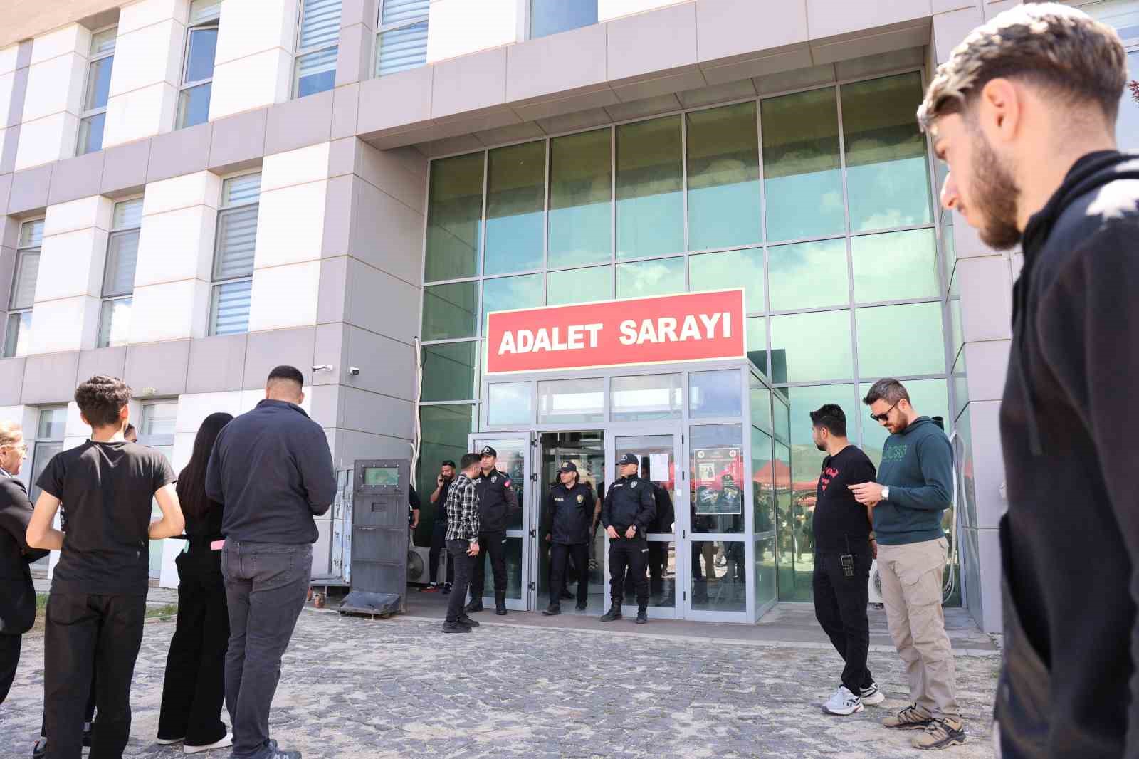 tuncelide 2 kisinin hayatini kaybettigi kavgaya iliskin davada saniga iki kez muebbet hapis 2 ZNn6wjYa