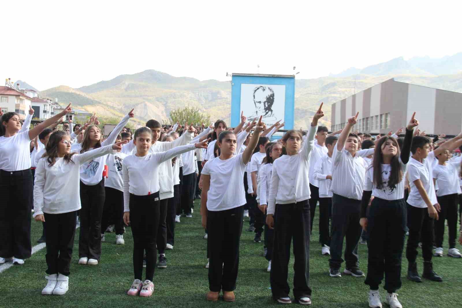 tuncelide 29 ekim coskusu 10 EZZaQYnD