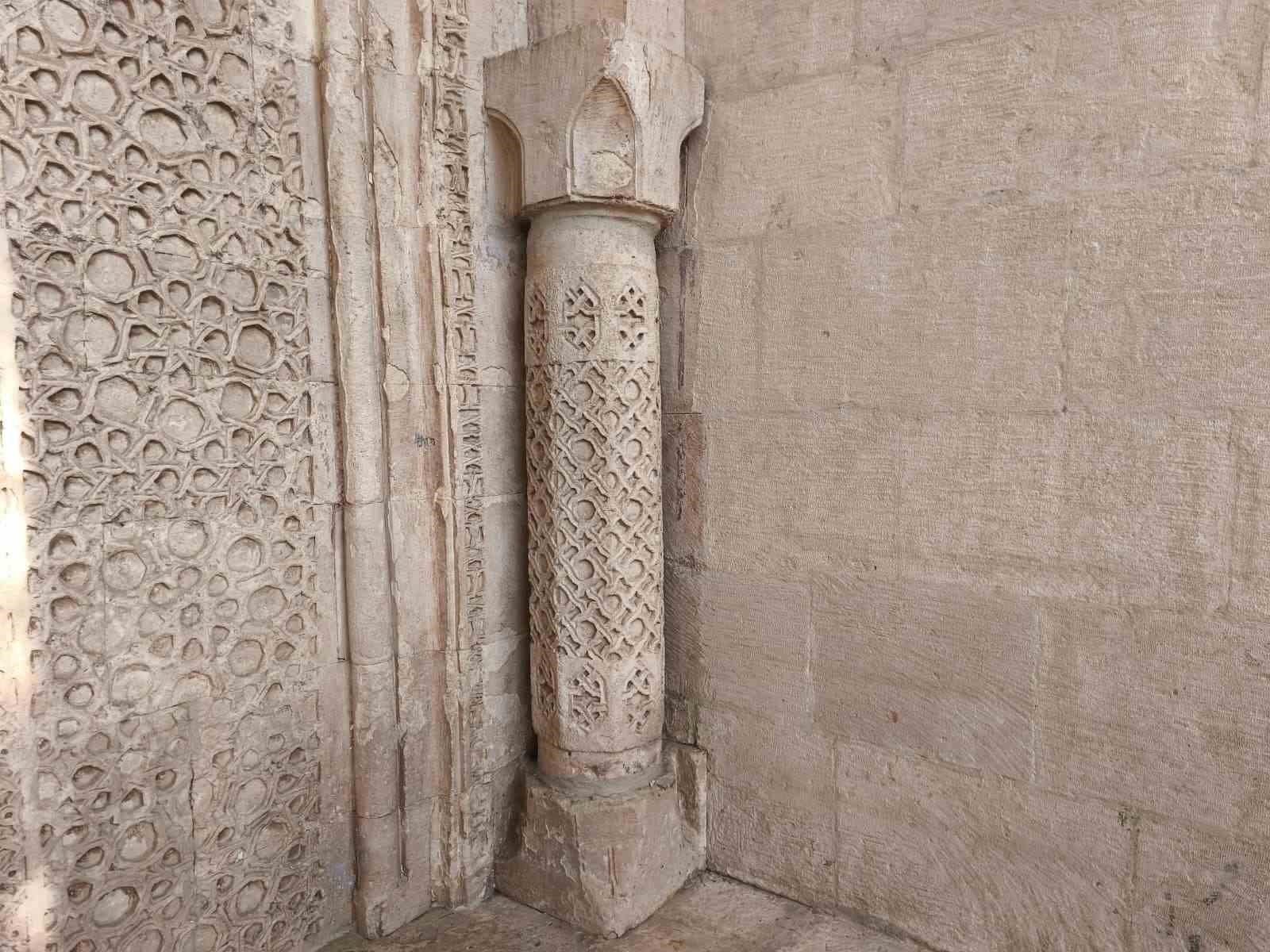 Tunceli’de 621 yıllık tarihi cami ve denge sütunları görselliğiyle göz kamaştırıyor 5 tuncelide 621 yillik tarihi cami ve denge sutunlari gorselligiyle goz kamastiriyor 1 3ruSHjtg