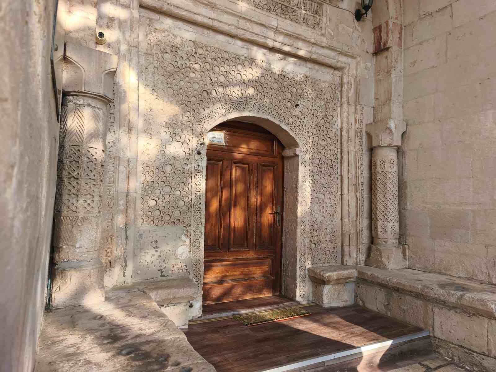 Tunceli’de 621 yıllık tarihi cami ve denge sütunları görselliğiyle göz kamaştırıyor 6 tuncelide 621 yillik tarihi cami ve denge sutunlari gorselligiyle goz kamastiriyor 2 BILJYLCg