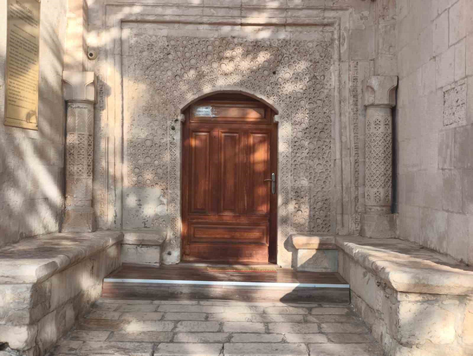Tunceli’de 621 yıllık tarihi cami ve denge sütunları görselliğiyle göz kamaştırıyor 8 tuncelide 621 yillik tarihi cami ve denge sutunlari gorselligiyle goz kamastiriyor 4 3PZrPjEM