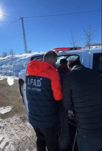 Tunceli’de AFAD’dan peş peşe iki kurtarma operasyonu: 12 yaşındaki çocuk ve yaşlı adam hastaneye ulaştırıldı 7 tuncelide afaddan pes pese iki kurtarma operasyonu 12 yasindaki cocuk ve yasli adam hastaneye YYQUjgmU