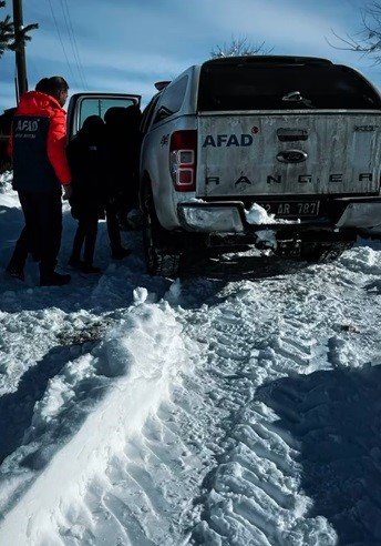 Tunceli’de AFAD’dan peş peşe iki kurtarma operasyonu: 12 yaşındaki çocuk ve yaşlı adam hastaneye ulaştırıldı 5 tuncelide afaddan pes pese iki kurtarma operasyonu 12 yasindaki cocuk ve yasli adam hastaneye mwD9FCNh