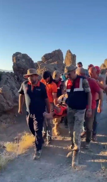 Tunceli’de ayağını burkan genç için ekipler seferber oldu 5 tuncelide ayagini burkan genc icin ekipler seferber oldu 1 WmravN1z