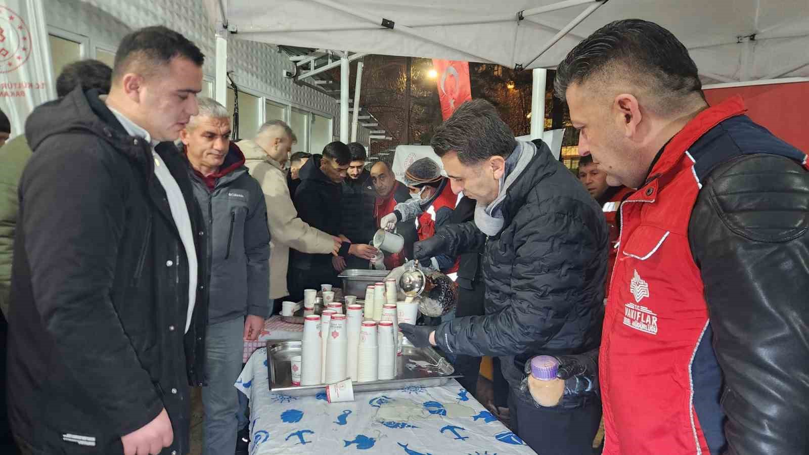 tuncelide berat kandilinde vatandaslara salep ikram edildi 3