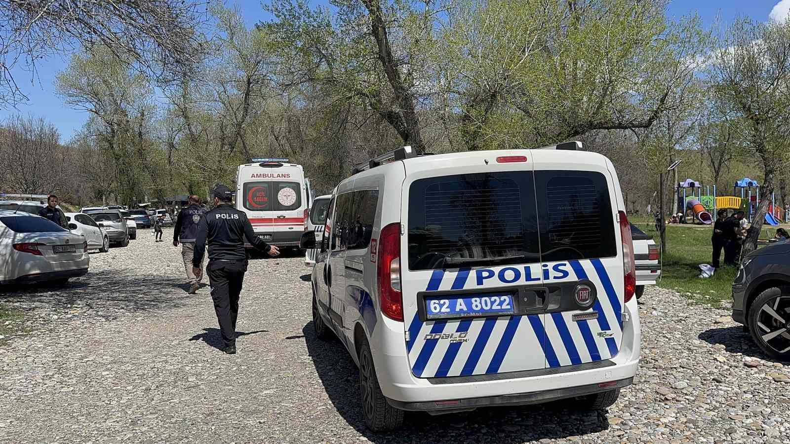 tuncelide bogulma tehlikesi geciren cocugu vatandaslar kurtardi 1 jI2a7CPd