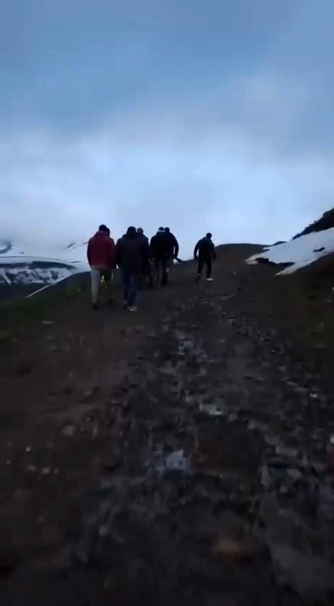 tuncelide daglik alanda mahsur kalan vatandas 11 saatlik calismayla kurtarildi 0 akjYhvCR