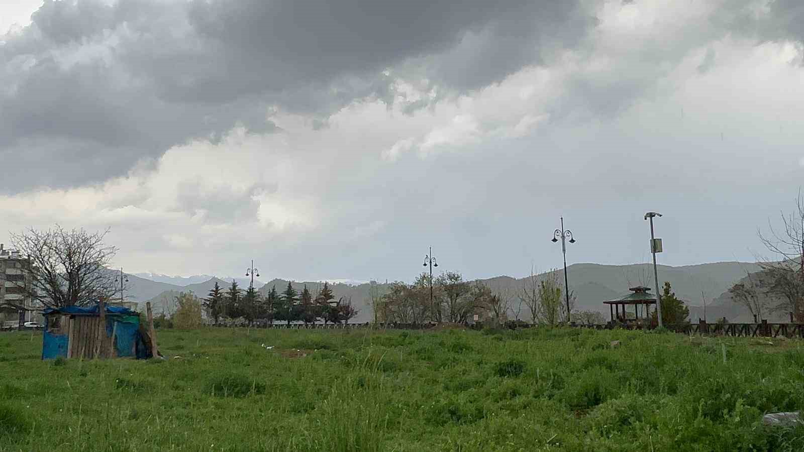 tuncelide gok gurultulu saganak ve dolu yagisi etkili oldu 2 XsmfVG71