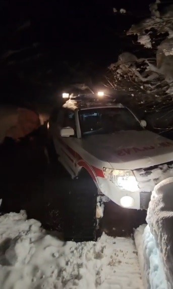 tuncelide kapali yollar asildi ayagi kirilan yasli kadin hastaneye ulastirildi 3 5c1jHpTE