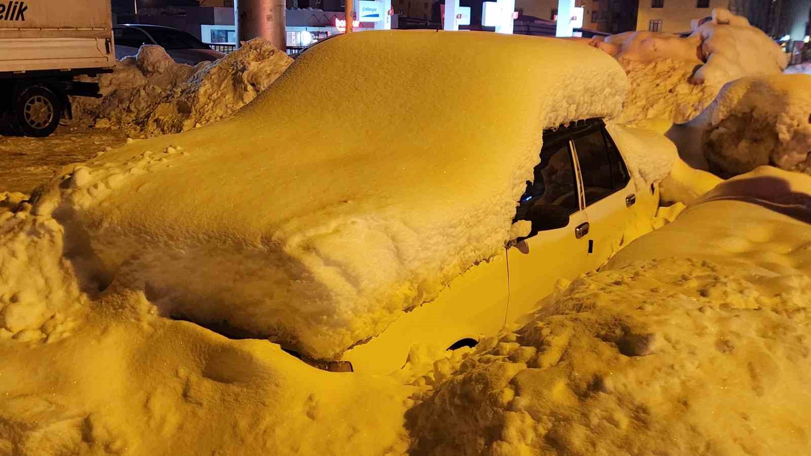 Tunceli’de kar esareti: Araçlar kar yığınları arasında kayboldu 5 tuncelide kar esareti araclar kar yiginlari arasinda kayboldu 1 z1JdTw1M