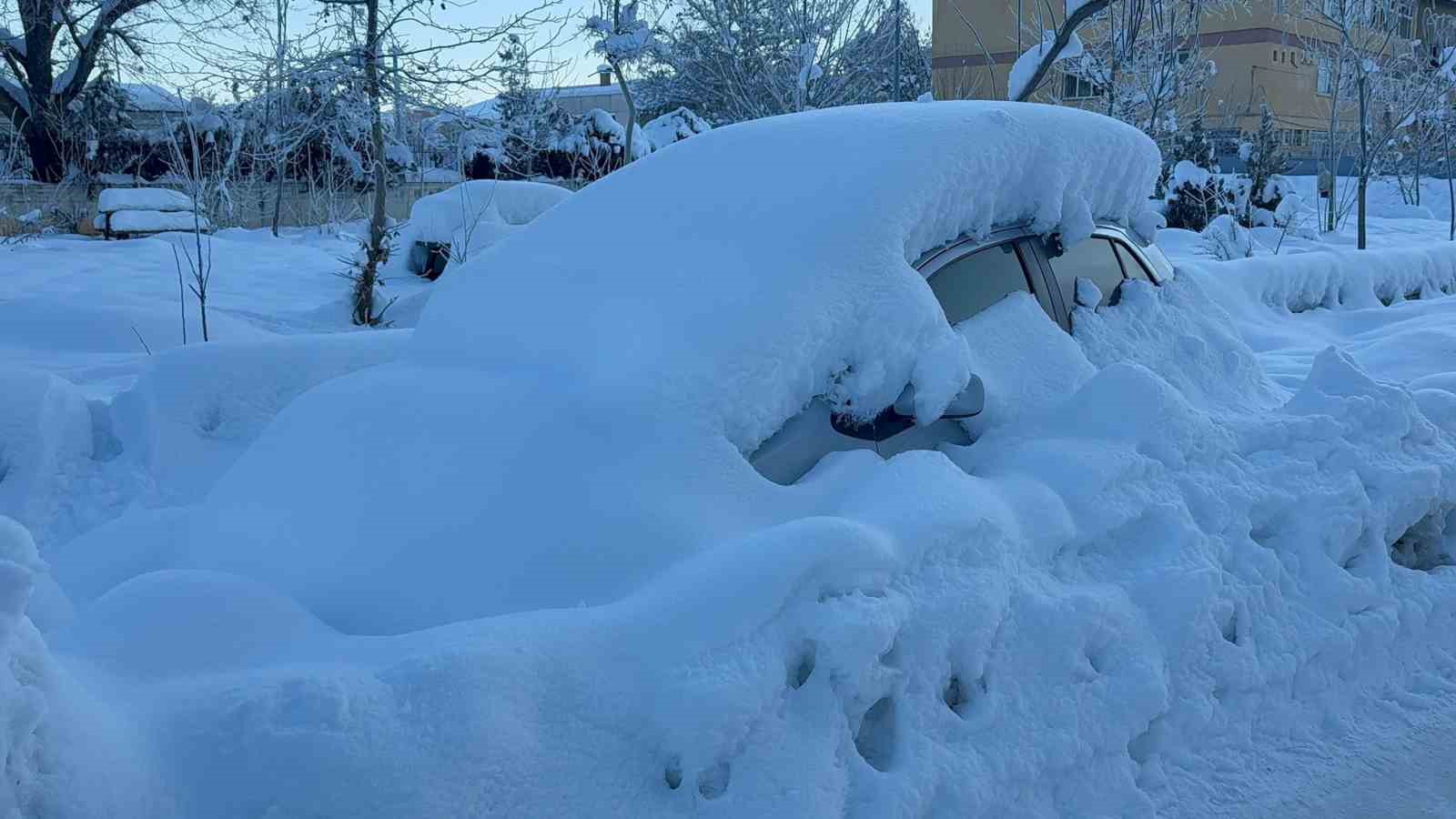 Tunceli’de kar esareti: Araçlar kar yığınları arasında kayboldu 9 tuncelide kar esareti araclar kar yiginlari arasinda kayboldu 5 5FHdq9tq