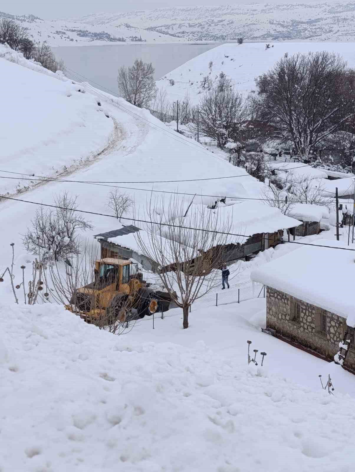 tuncelide karla mucadele calismalarini araliksiz surduruyor 0
