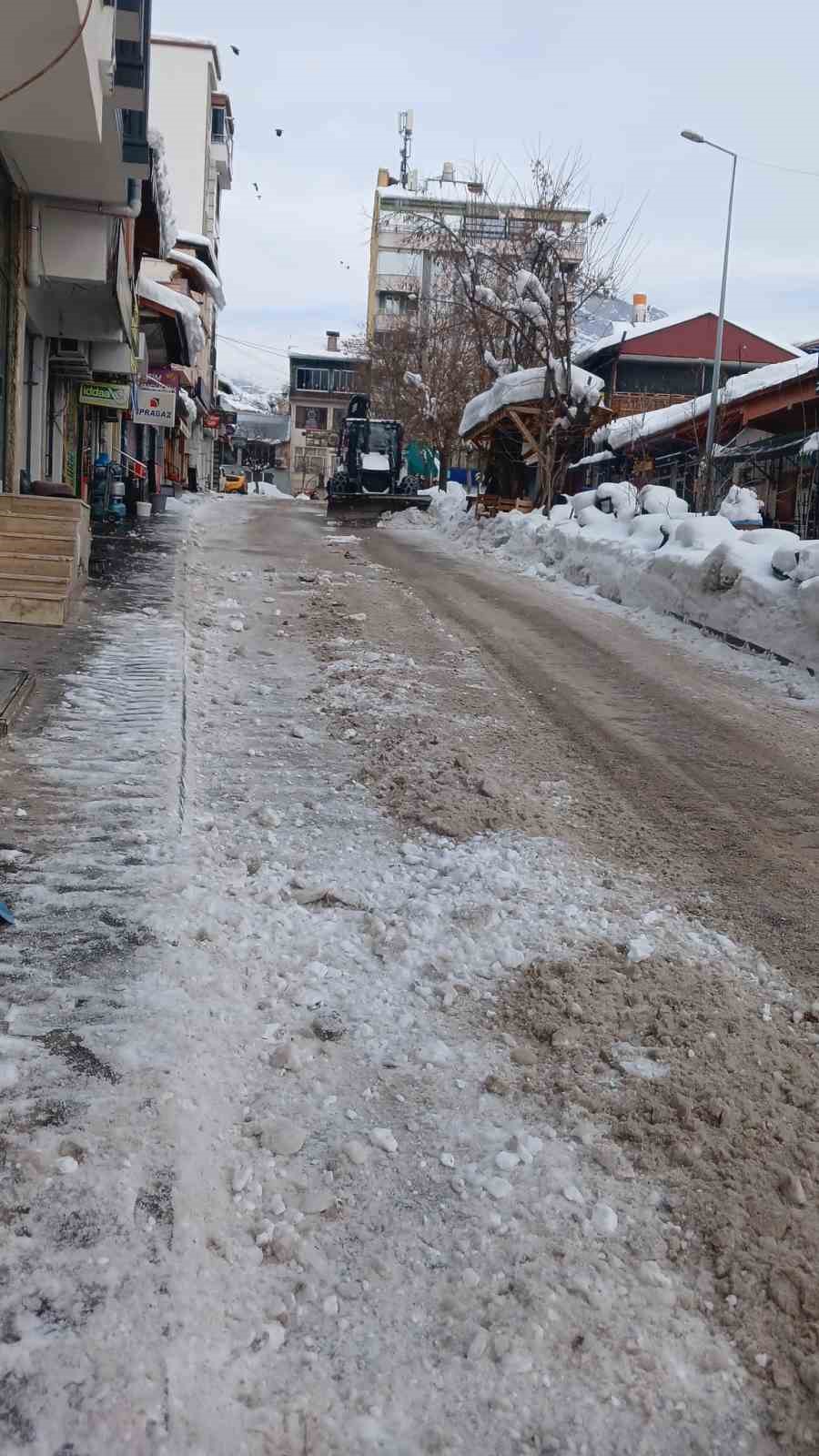 tuncelide karla mucadele calismalarini araliksiz surduruyor 1 kjTAP7jb
