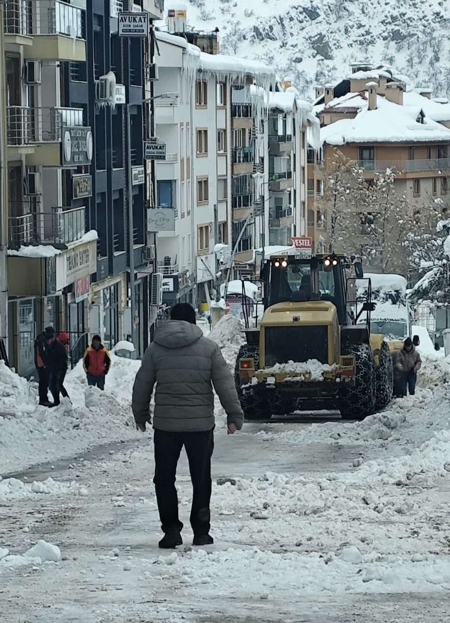 tuncelide karla mucadele calismalarini araliksiz surduruyor 5 43ViNwhM