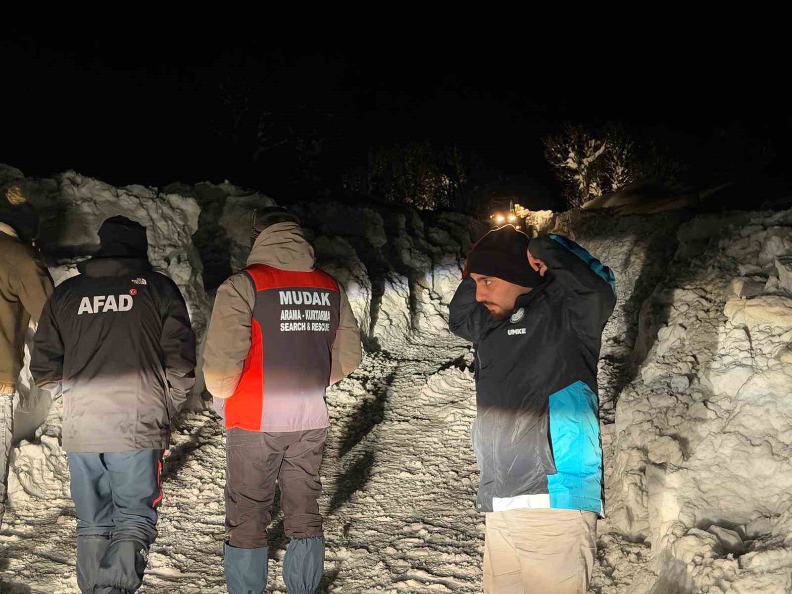 Tunceli’de kurumlar 6,5 aylık hamile kadın için seferber oldu 5 tuncelide kurumlar 65 aylik hamile kadin icin seferber oldu 1 a4zczdQg