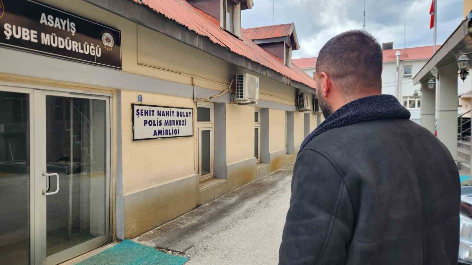 tuncelide polis dakikalarla yaristi vatandasin yuz binlerce lirasi kurtarildi 3 Ajs5U9vl