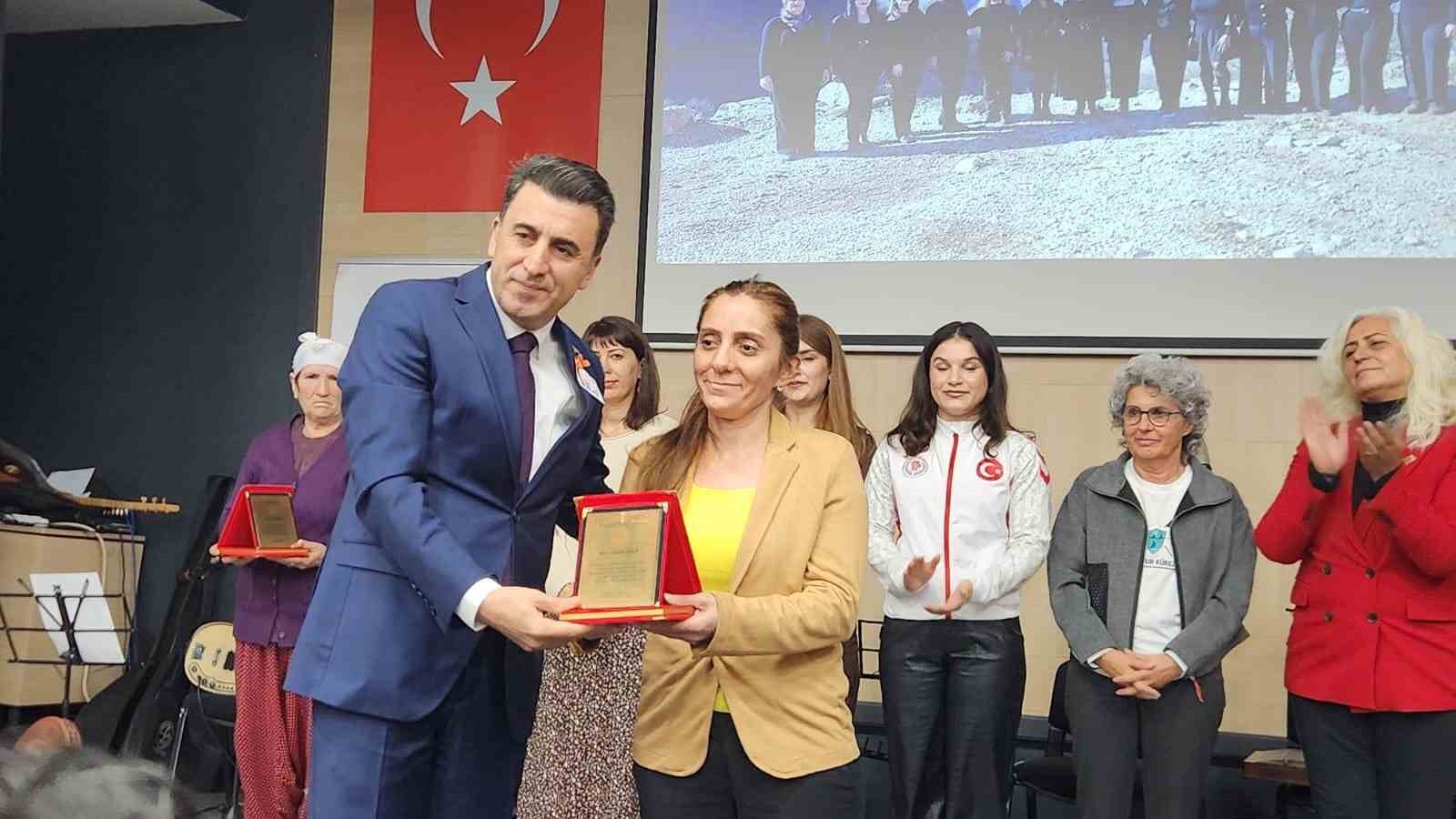 tuncelide sanatin gucuyle kadina yonelik siddete karsi etkileyici mesaj 0 EumRpIFT