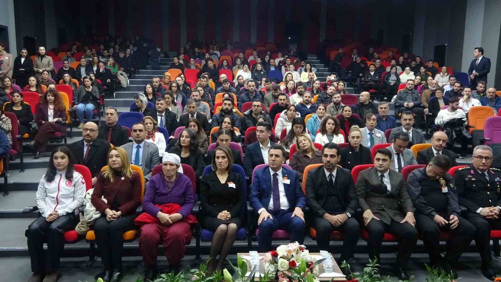 tuncelide sanatin gucuyle kadina yonelik siddete karsi etkileyici mesaj 2 s8NzP8KB