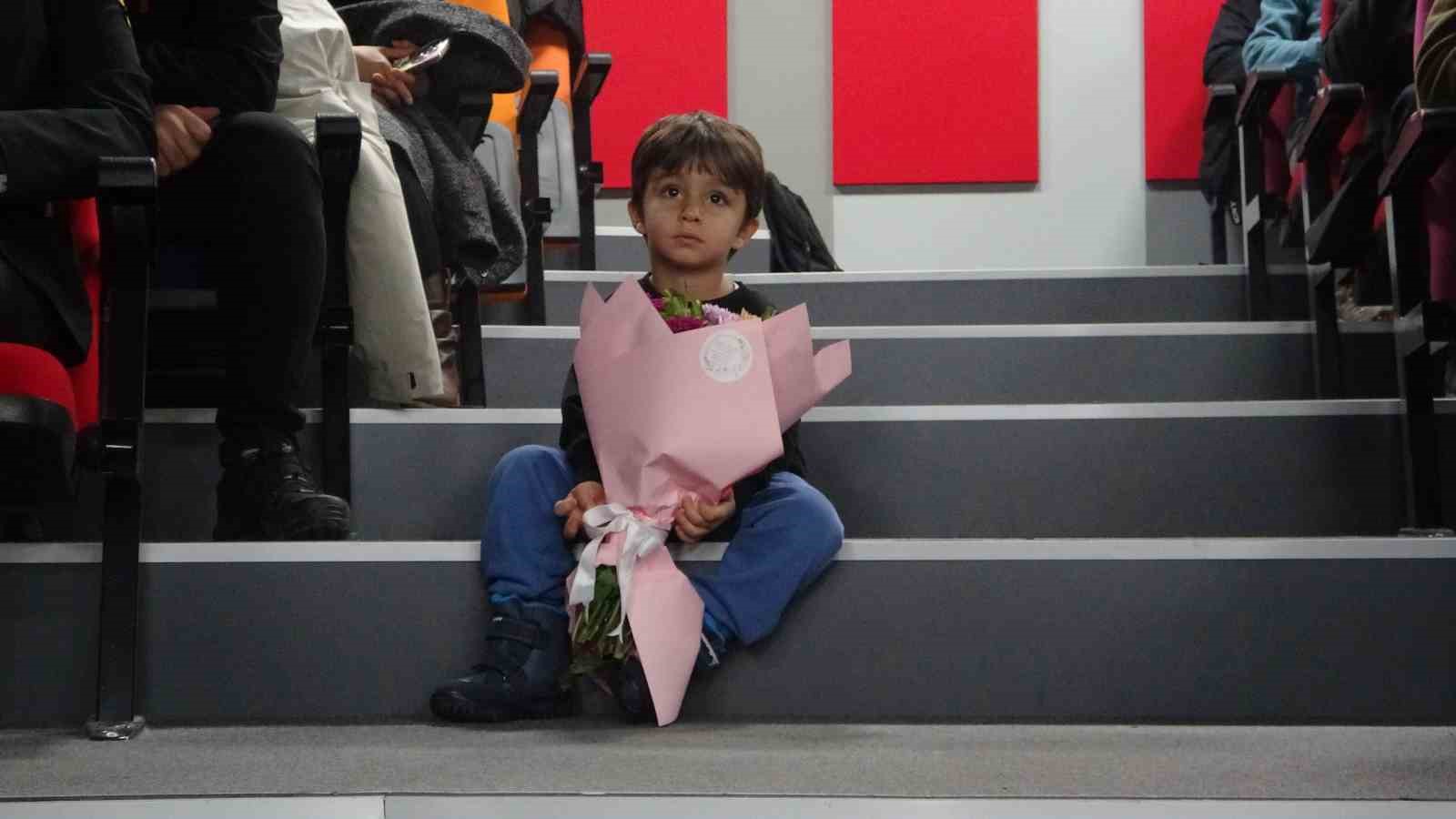 tuncelide sanatin gucuyle kadina yonelik siddete karsi etkileyici mesaj 4 SKVgMXSC