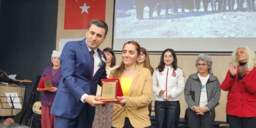 tuncelide-sanatin-gucuyle-kadina-yonelik-siddete-karsi-etkileyici-mesaj-AsOqKu1e.jpg