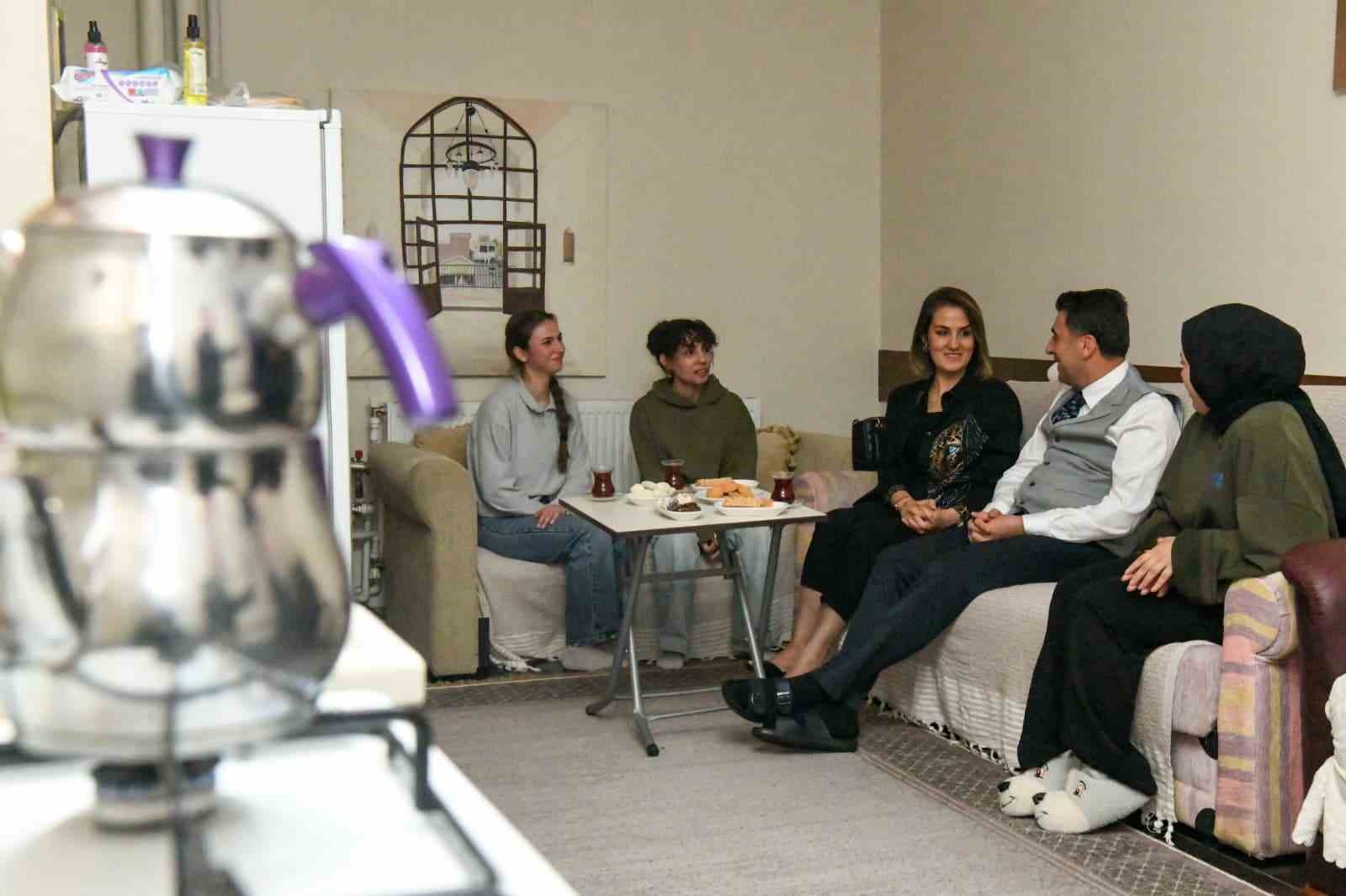 tuncelide universite ogrencilerine duzenli gida destegi baslatildi 2