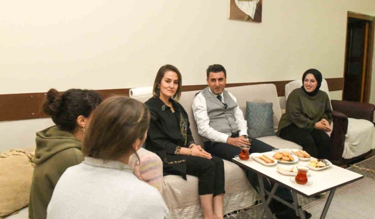 tuncelide-universite-ogrencilerine-duzenli-gida-destegi-baslatildi-9NQEFrVx.jpg