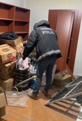 tuncelide uyusturucu operasyonu yaklasik 2 kilogram skunk ele gecirildi 3 4YF9ieE2