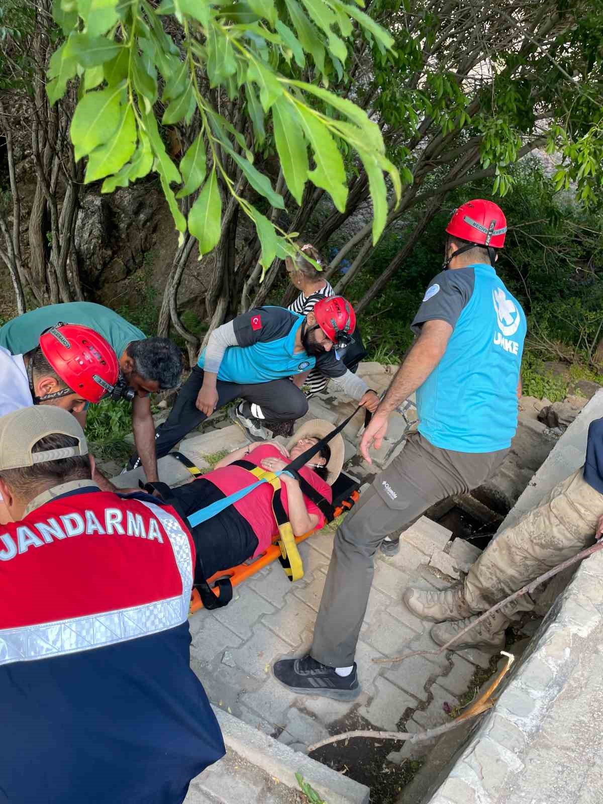 tuncelide yaralanan kadin ekiplerin mudahalesiyle kurtarildi 0 pNUNV2pI