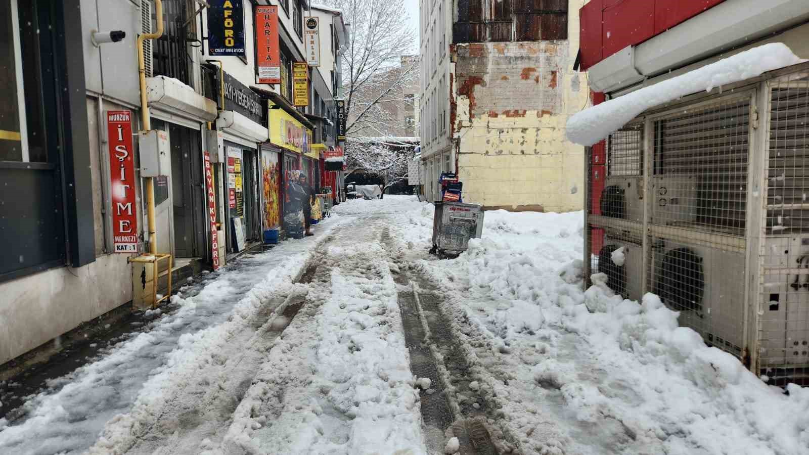 tuncelide yogun kar yagisi etkili oldu 3 Urv2yRwD