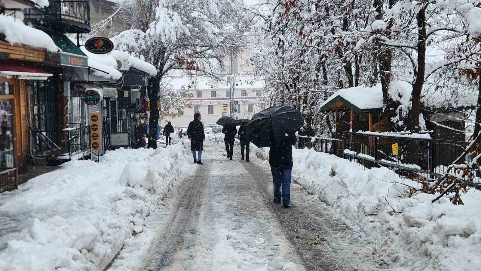 tuncelide yogun kar yagisi etkili oldu 5 bszIYV5R