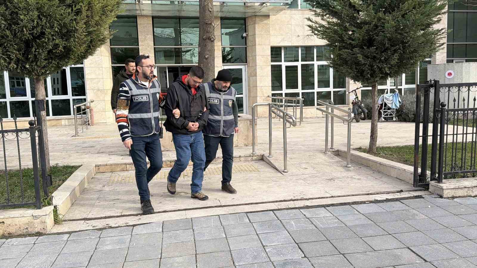 tuncelideki silahli saldirinin suphelisi tokatta tutuklandi 1 vwdAvYzg