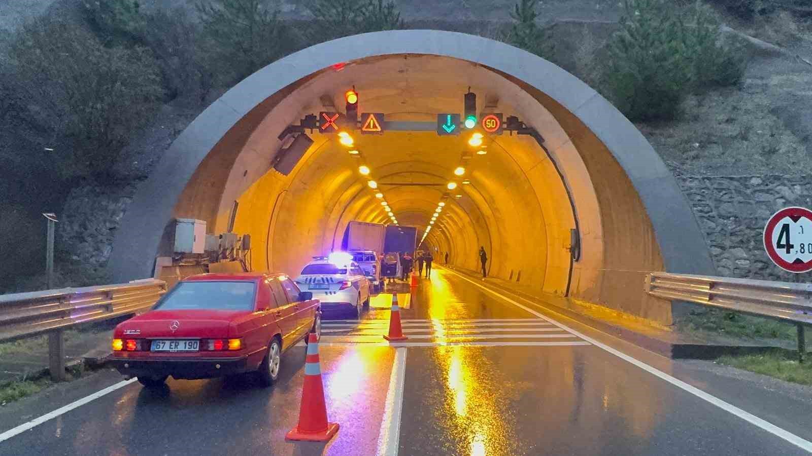 tunelde iki tir carpisti 1 yarali 4 rFA7l7gU
