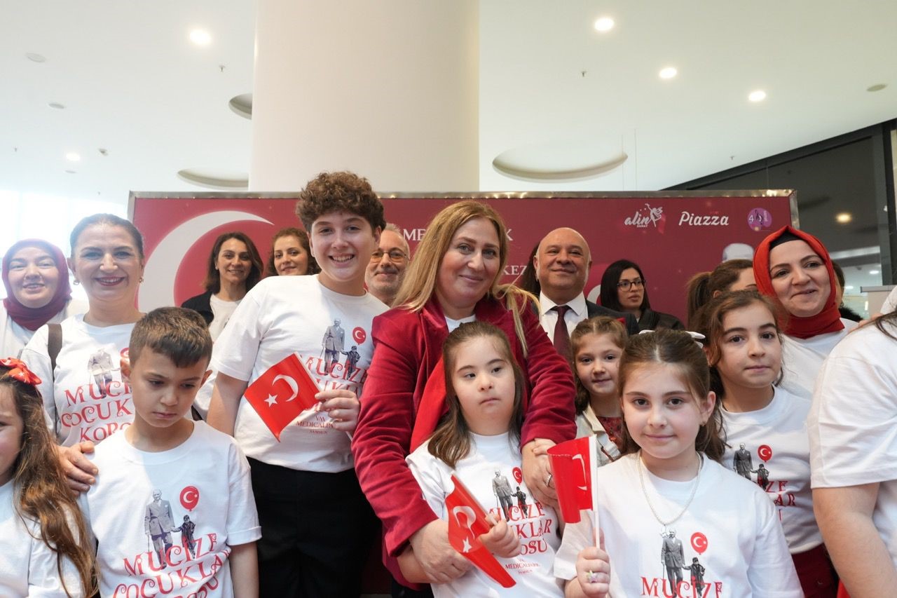 tup bebekle dunyaya gelen cocuklardan 23 nisan konseri 2 bJc8id4m