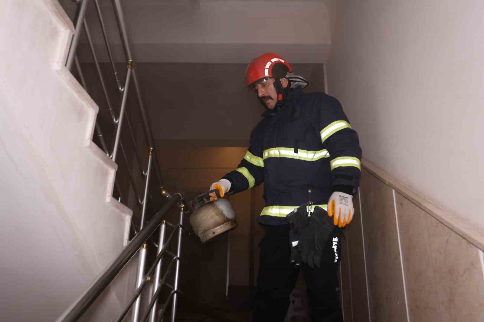 tupten tupe gaz dolumu yaparken evi yakti 2 Dzgt8iGl