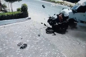 Uygulamadan polise çarpıp kaçtı, şüphelinin aracı 1 kilometre uzaklıkta park halinde bulundu 1 thumbnail