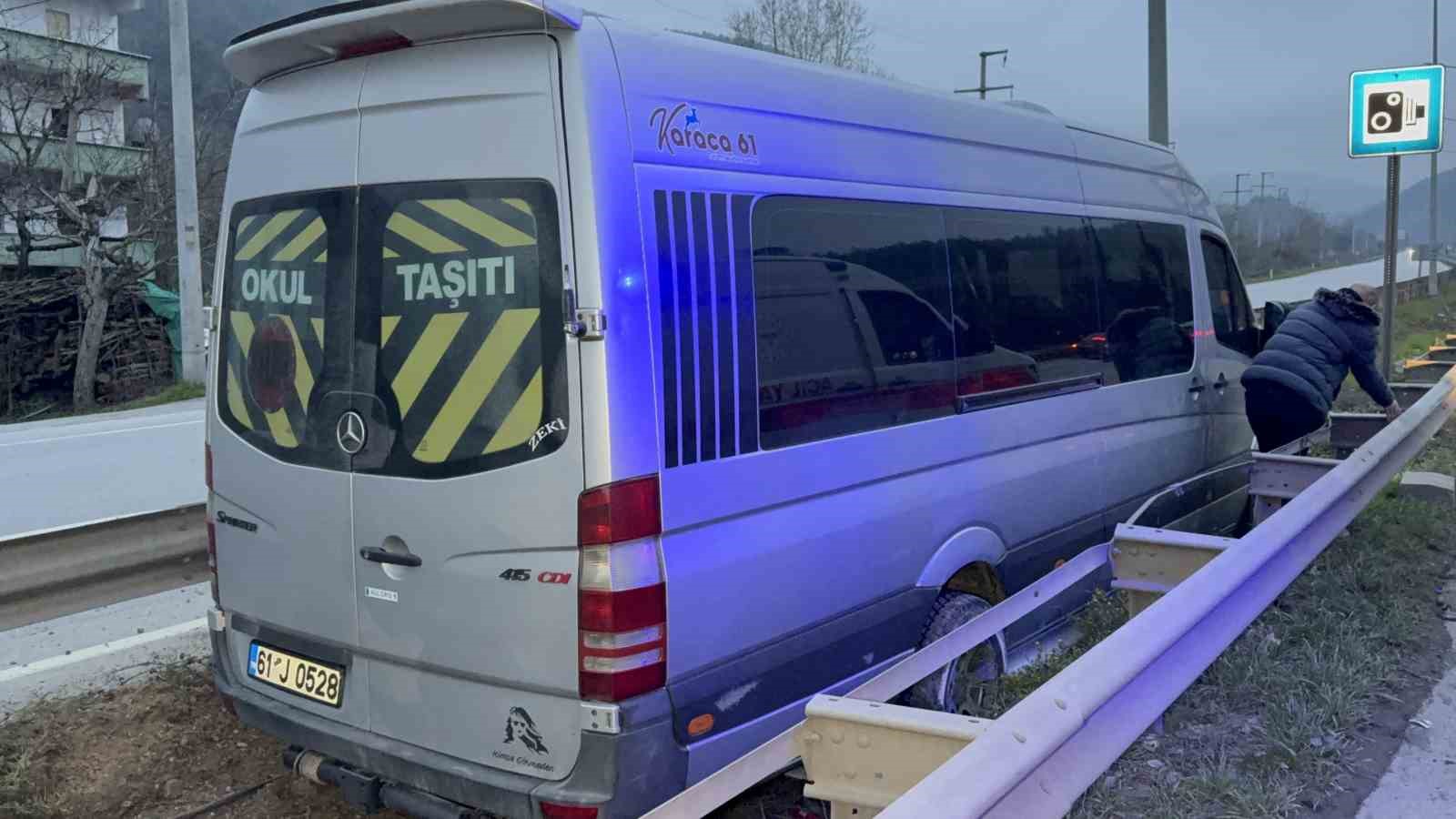 tur minibusu kaza yapti 4 yarali 1 Cjc92wk4