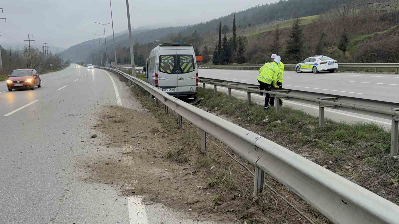 tur minibusu kaza yapti 4 yarali 5