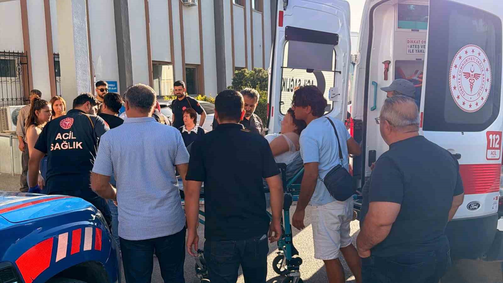 tur minibusu sarampole yuvarlandi 13 yarali 0