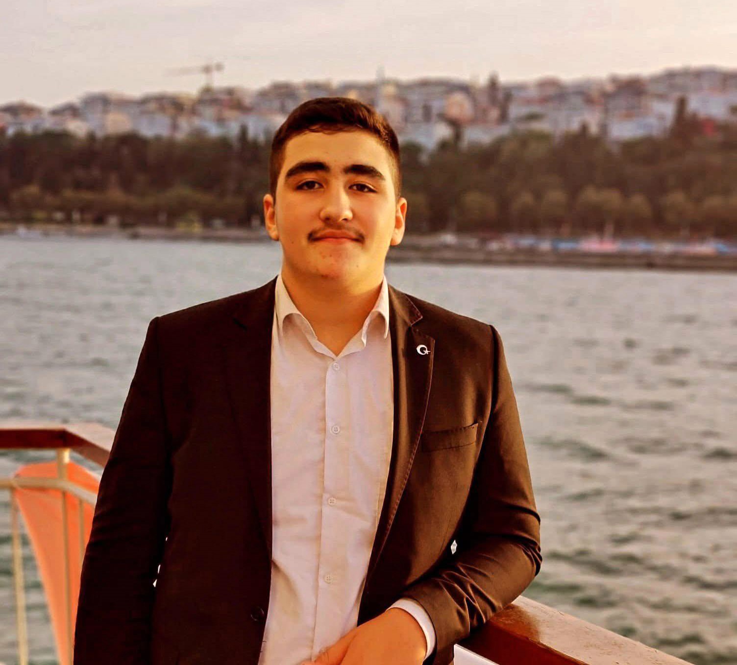 tur otobusu ile hafif ticari arac carpisti genc surucu hayatini kaybetti 5 AKZ9ygJO