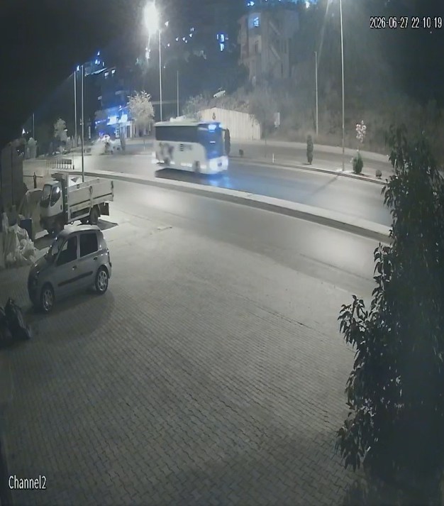 tur otobusunun sikistirdigini iddia ettigi motosiklet surucusu agir yaralandi 2 c2Z8cNOL