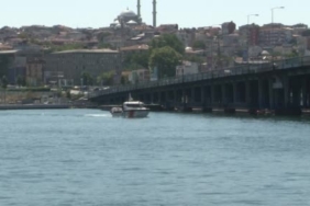 tur-teknesi-koprunun-ayagina-carpti-dengesini-kaybeden-personel-suya-dustu-NInDjJhd.jpg