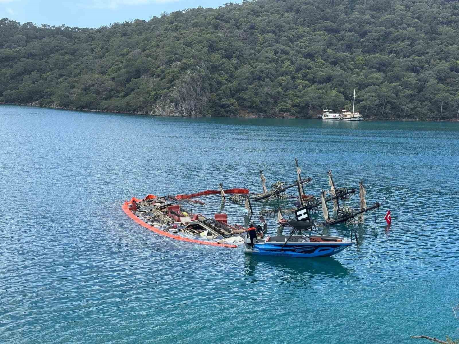 tur teknesi sulara gomuldu bir kisi hayatini kaybetti 1 j9U5g3pn