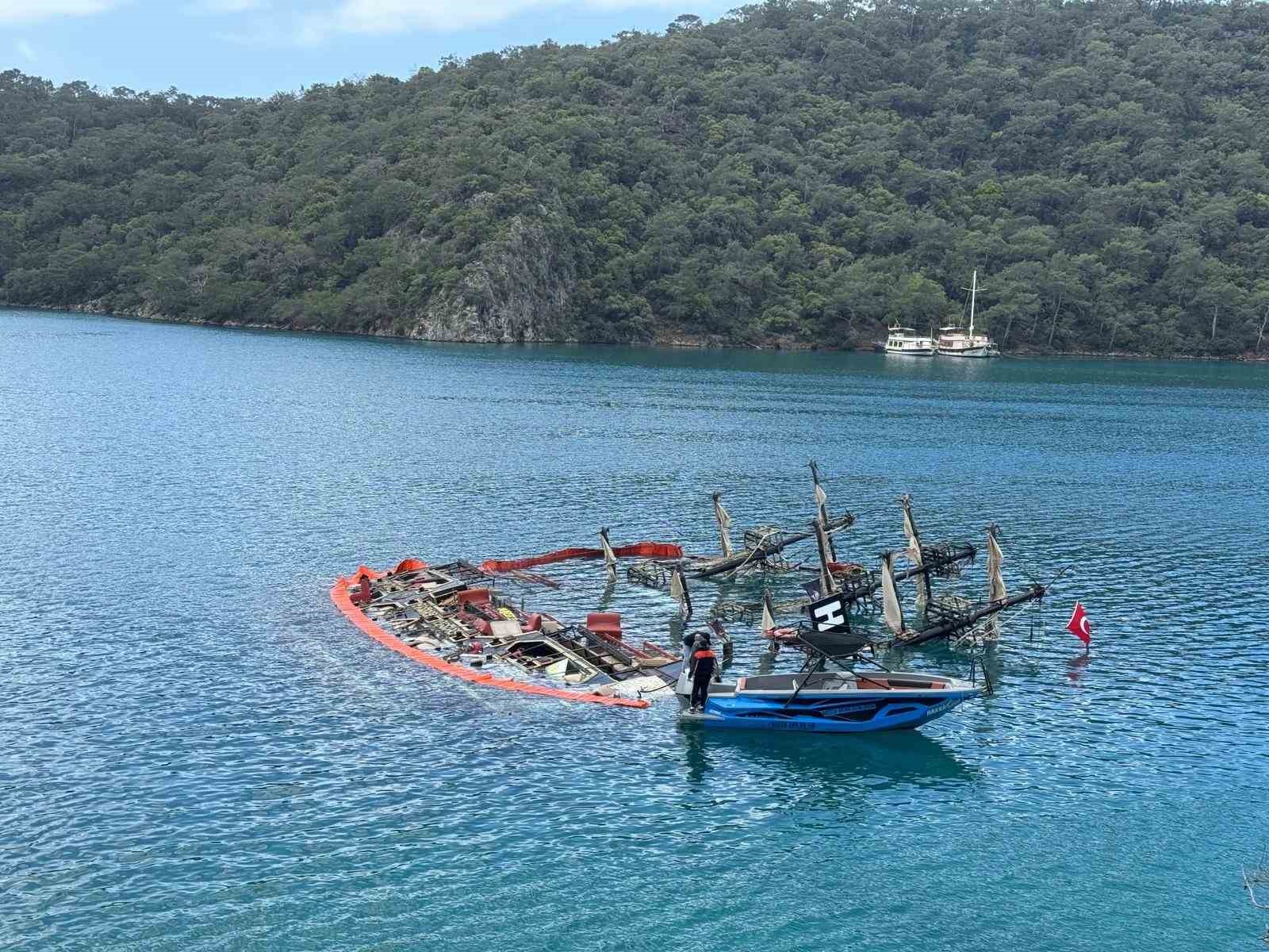 tur teknesi sulara gomuldu bir kisi hayatini kaybetti 3 OvC6JvWi