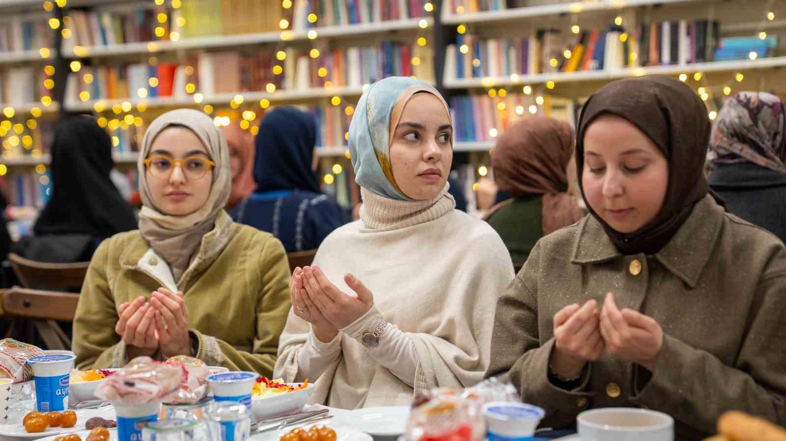 turgev ramazan boyunca turkiyede gonul sofralari kurdu 2 pWbzjwkr