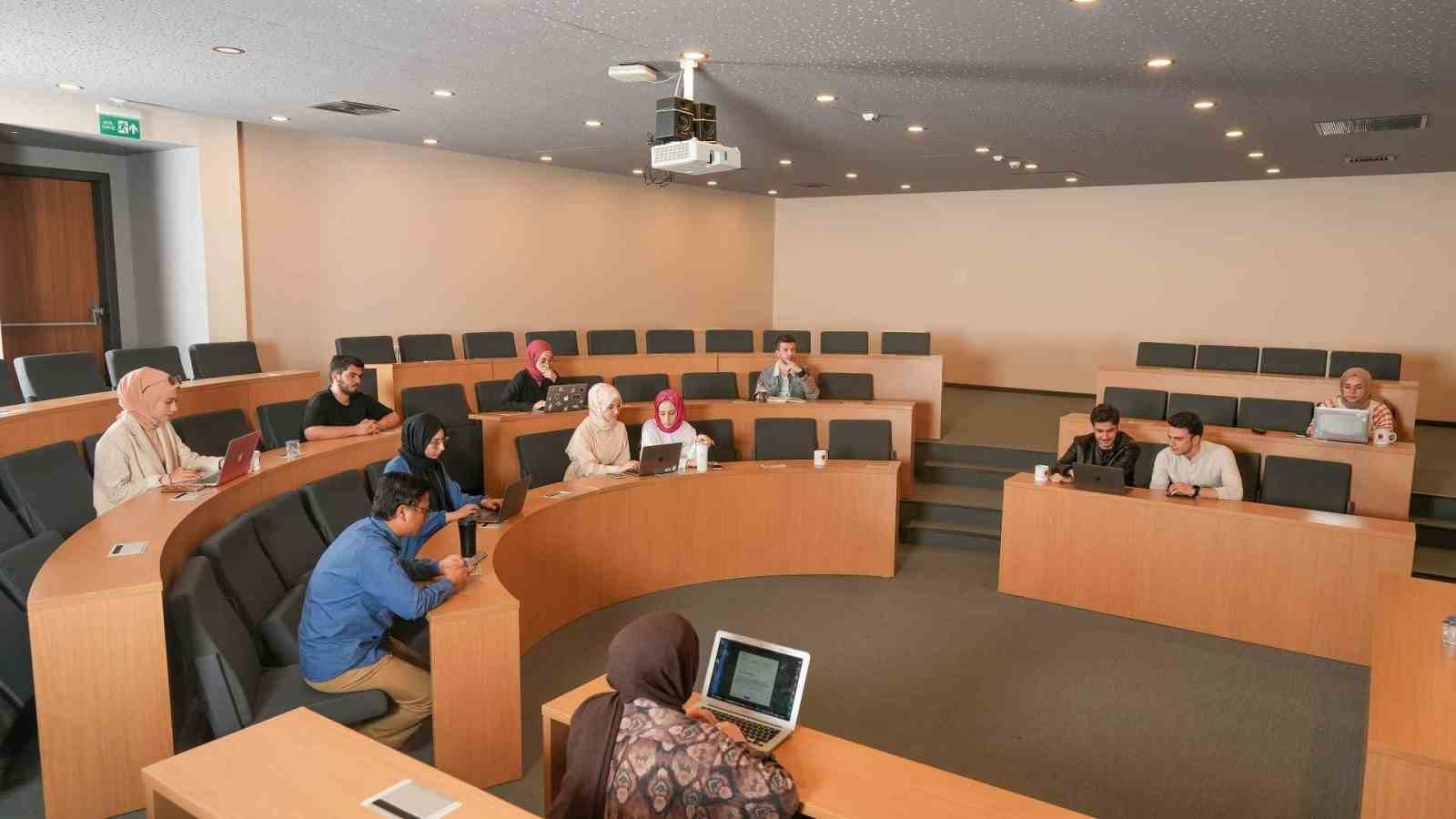 turgevli genc kizlar savunma teknolojileri ve yapay zeka alanlarinda yetisiyor 1 y78NCga1