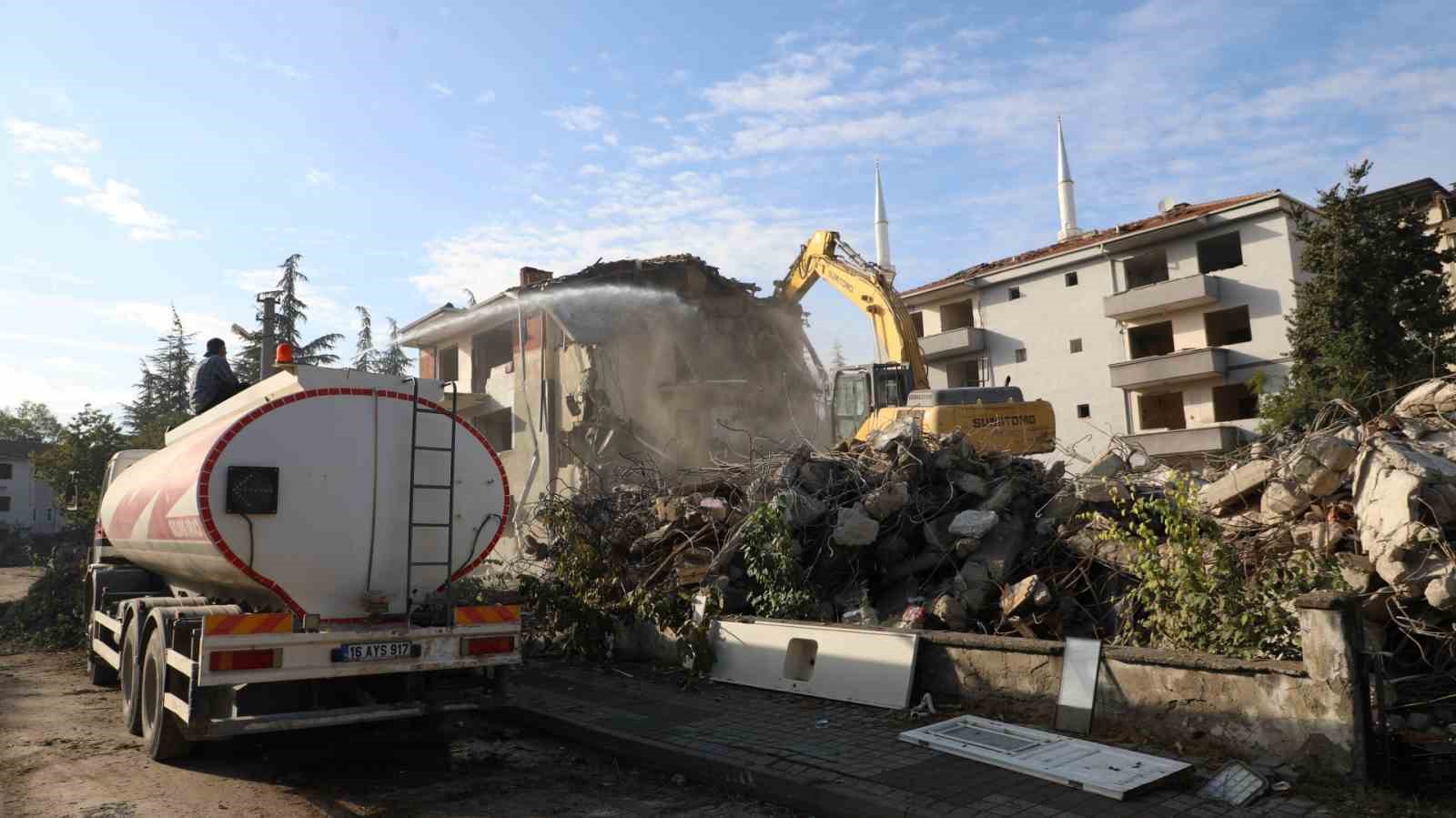 turgutalp kentsel donusumde 2 ve 3 etap yikimlari basladi 0 HBlJ2wCP