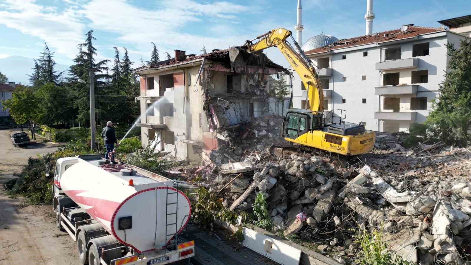 turgutalp kentsel donusumde 2 ve 3 etap yikimlari basladi 2 EqmjkTew