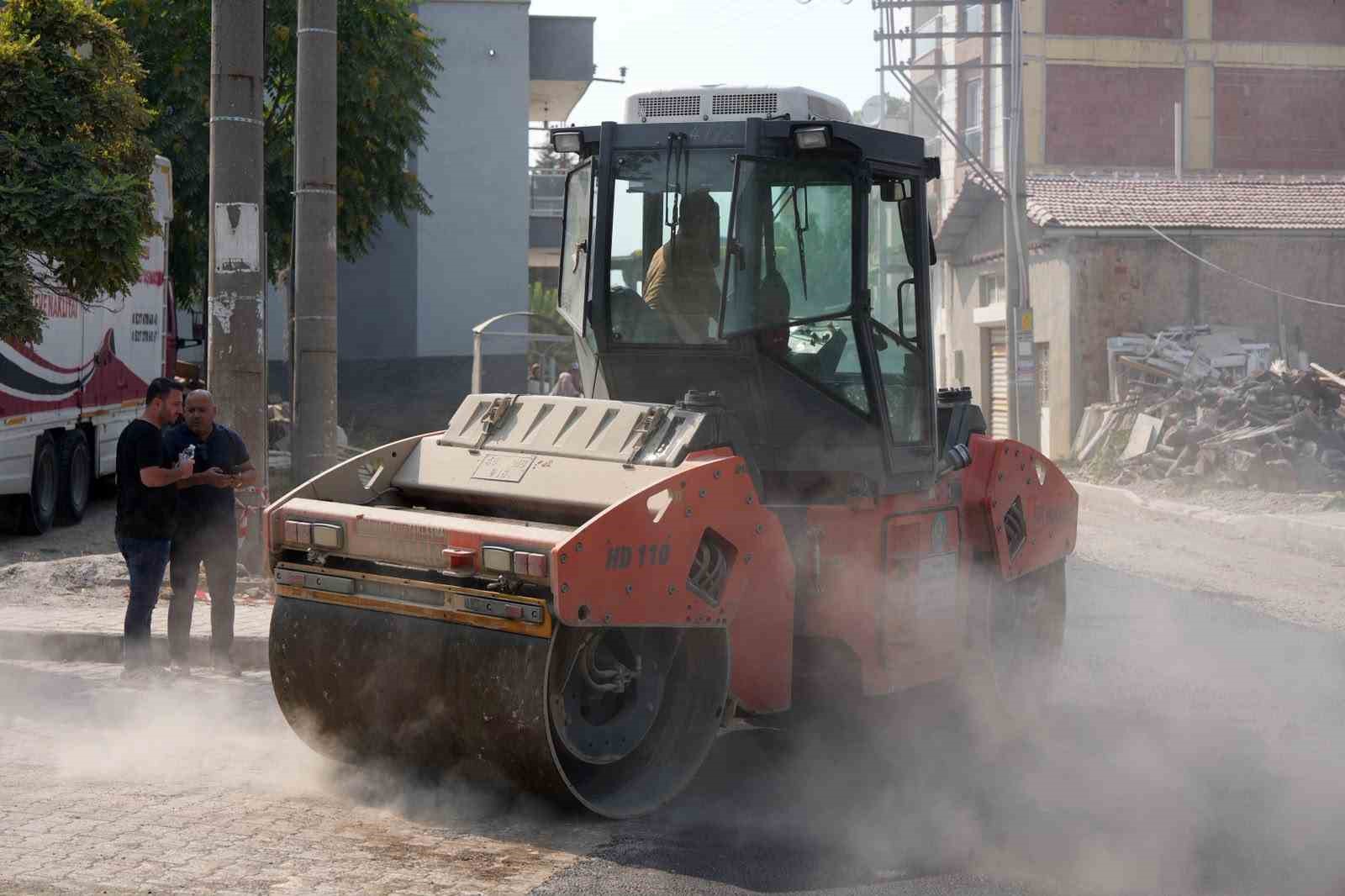 Turgutlu’da asfalt mesaisi hız kesmiyor 6 turgutluda asfalt mesaisi hiz kesmiyor 2 EJM3XCn1