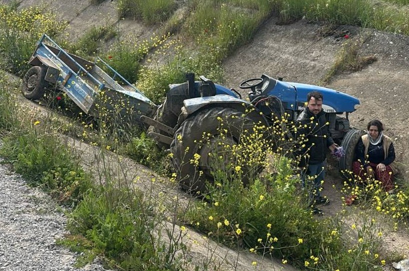 turgutluda on lastigi firlayan traktor takla atti 2 yarali 0 3bDYvQUh